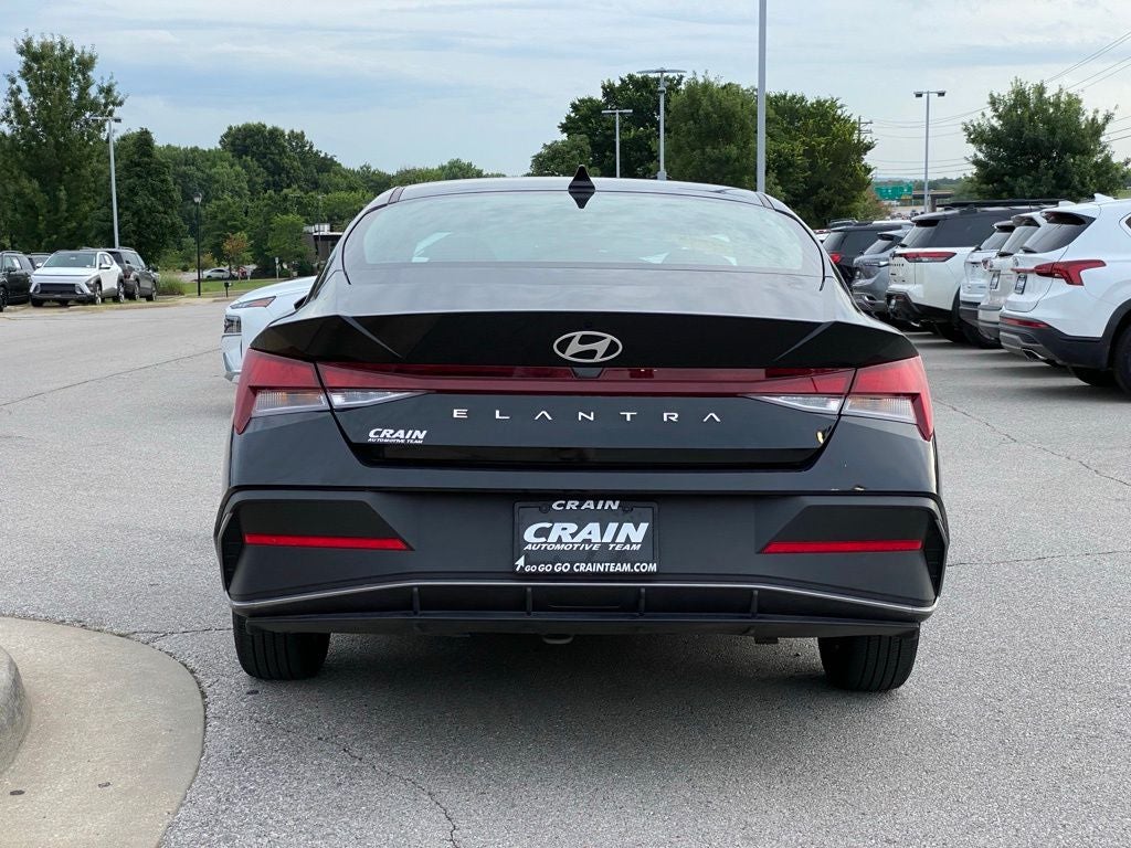 2025 Hyundai Elantra SE