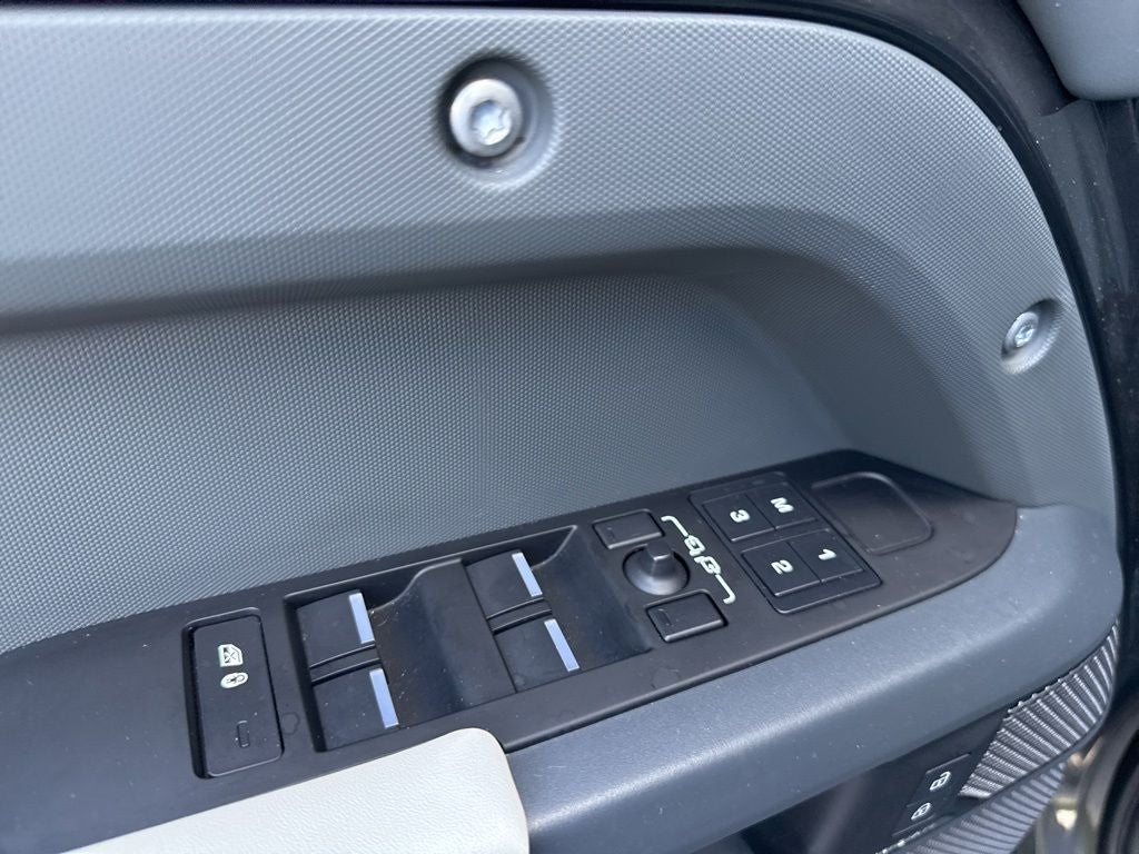 2024 Land Rover Defender 110 X-Dynamic SE