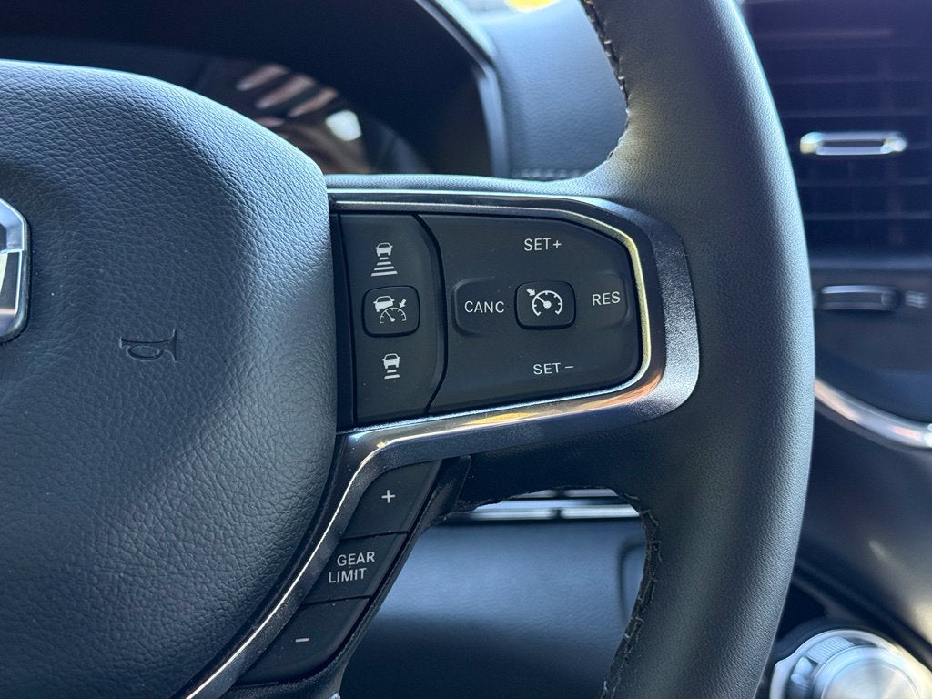 2025 RAM 1500 Laramie - 4WD / LEVEL 2 / NIGHT EDITION
