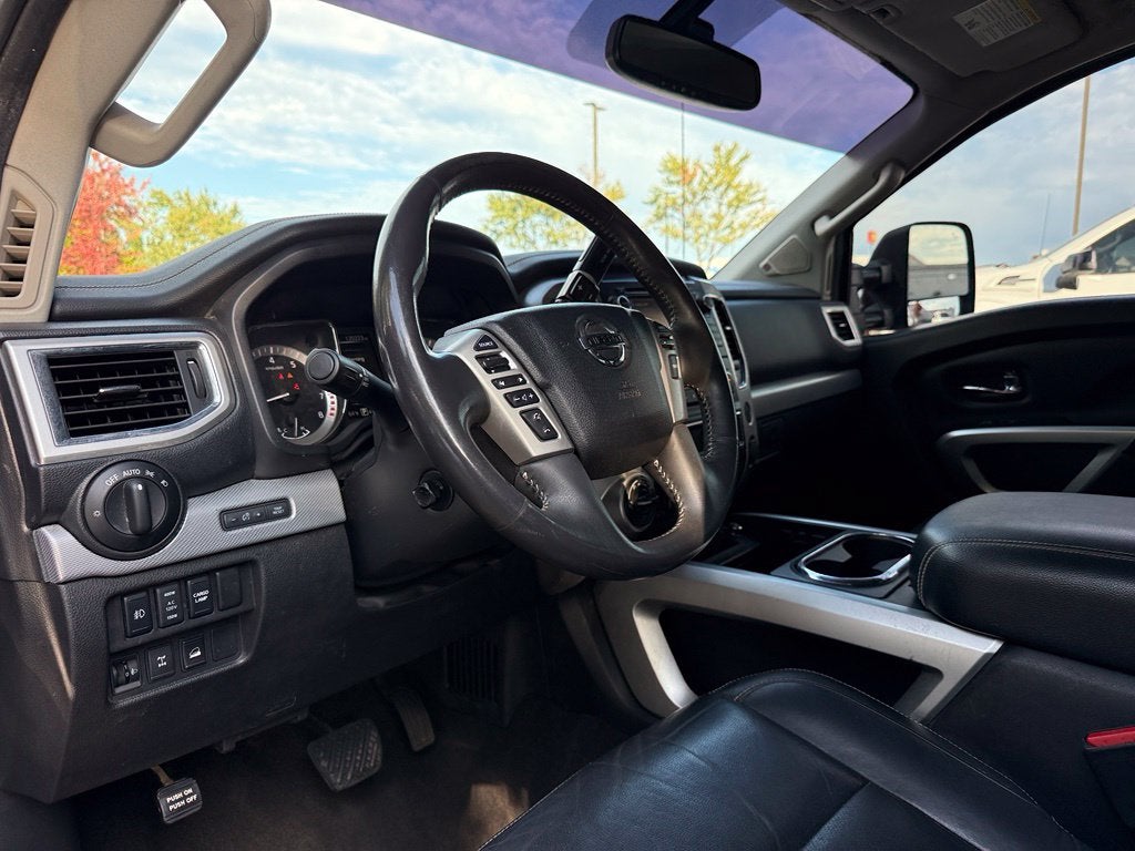 2017 Nissan Titan PRO-4X - 4WD / LEATHER