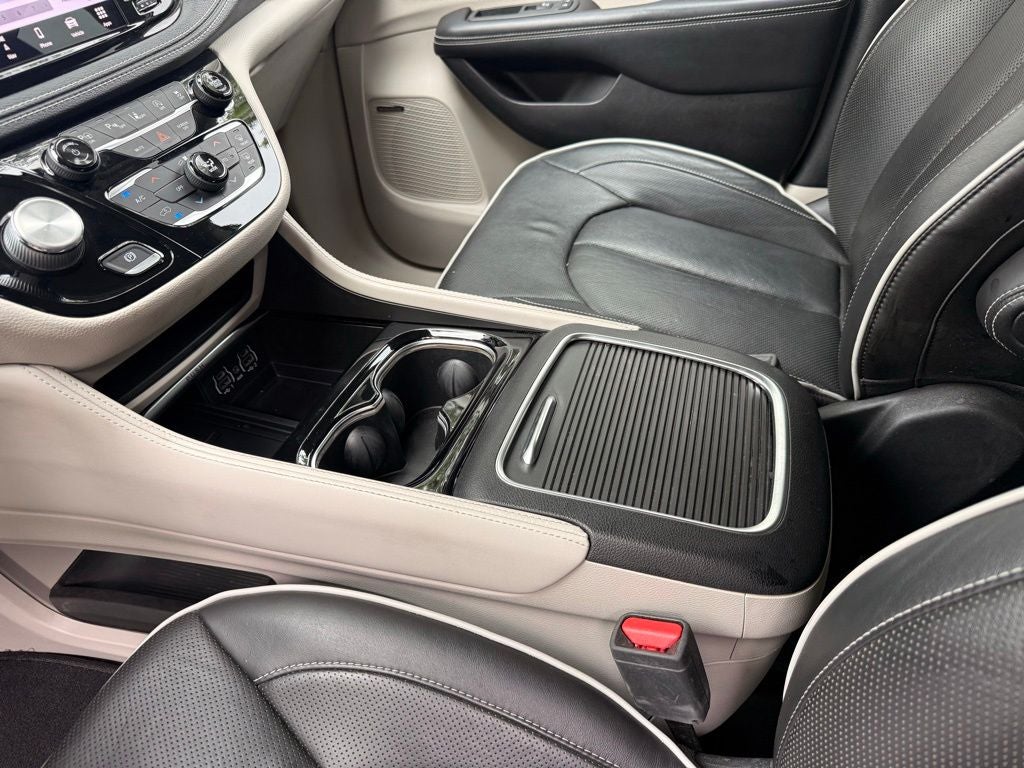 2022 Chrysler Pacifica Limited SOCCER MOM EDITION