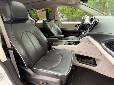 2022 Chrysler Pacifica Limited SOCCER MOM EDITION