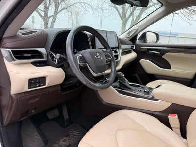 2022 Toyota Highlander Platinum
