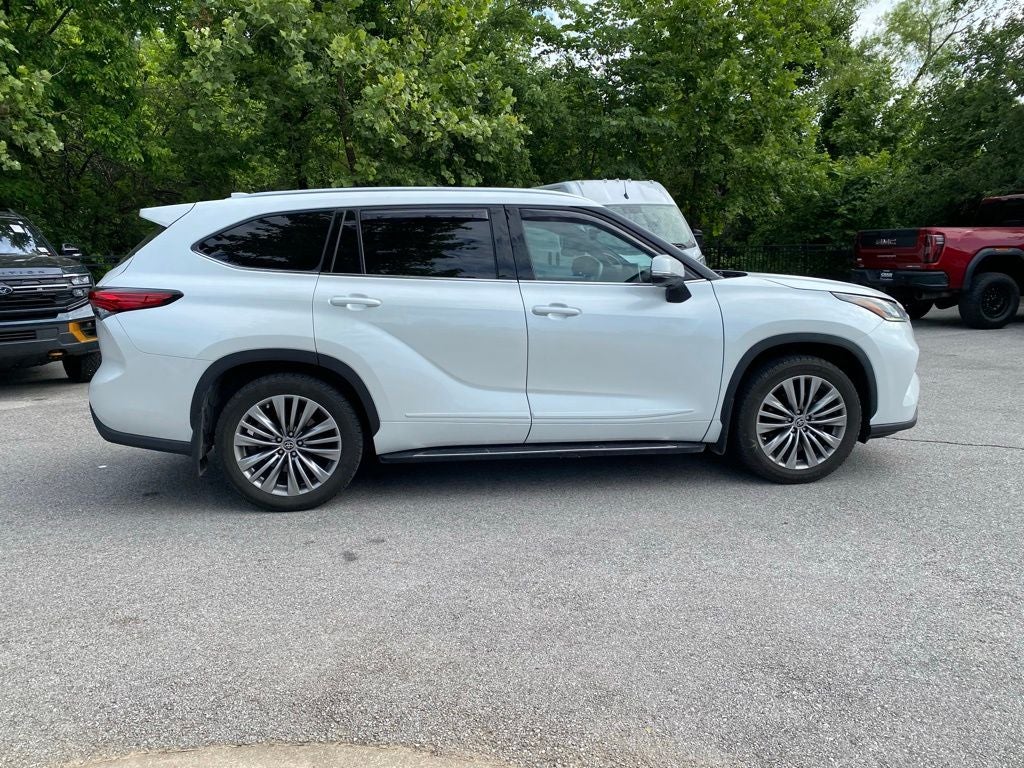 2022 Toyota Highlander Platinum