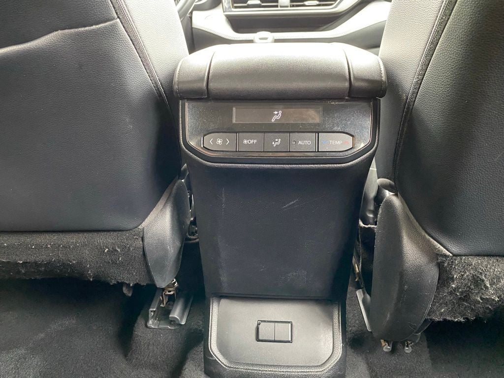 2021 Toyota Highlander XLE CLEAN CARFAX