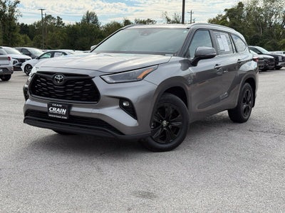 2025 Toyota Highlander XLE - AWD / SUNROOF / CLEAN CARFAX