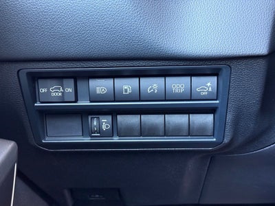 2025 Toyota Sequoia SR5 - 4WD / SUNROOF / CLEAN CARFAX