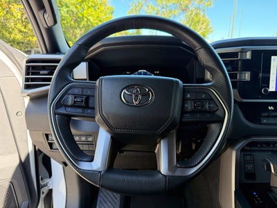 2025 Toyota Sequoia SR5 - 4WD / SUNROOF / CLEAN CARFAX