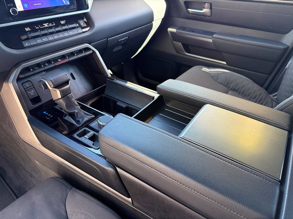 2025 Toyota Sequoia SR5 - 4WD / SUNROOF / CLEAN CARFAX