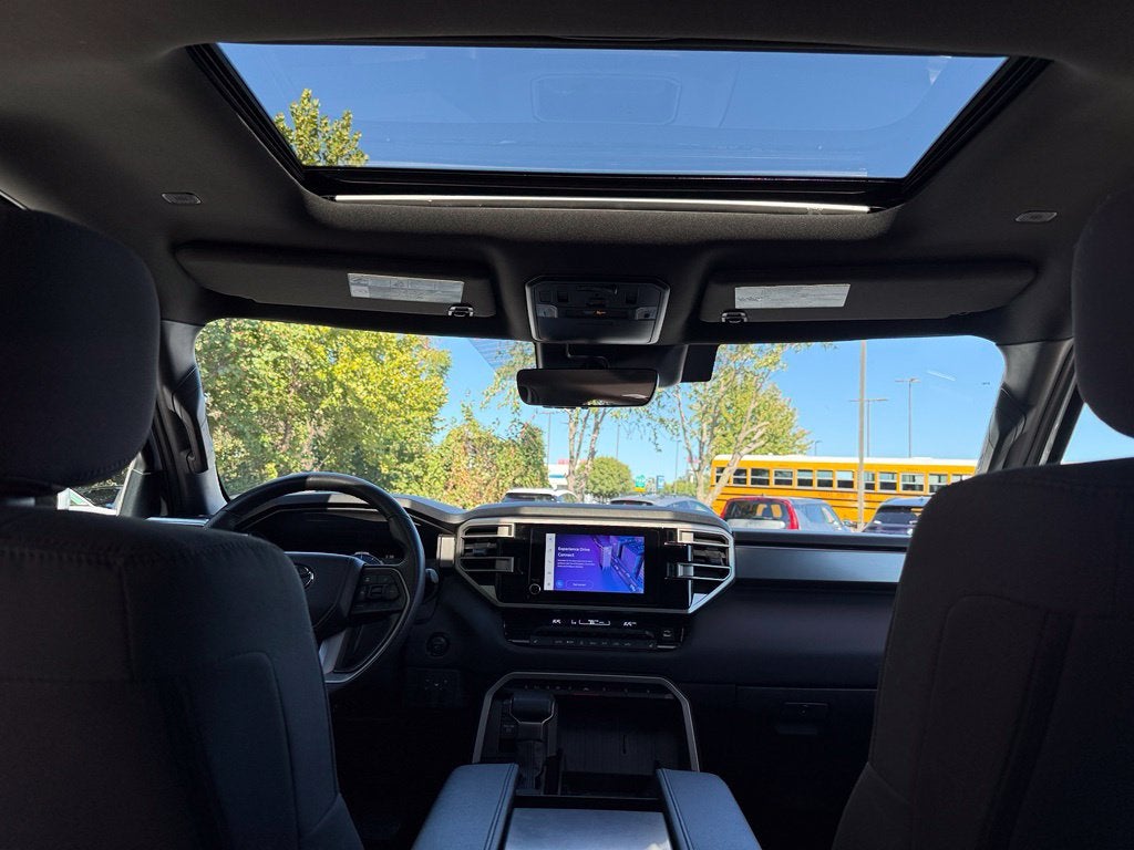 2025 Toyota Sequoia SR5 - 4WD / SUNROOF / CLEAN CARFAX