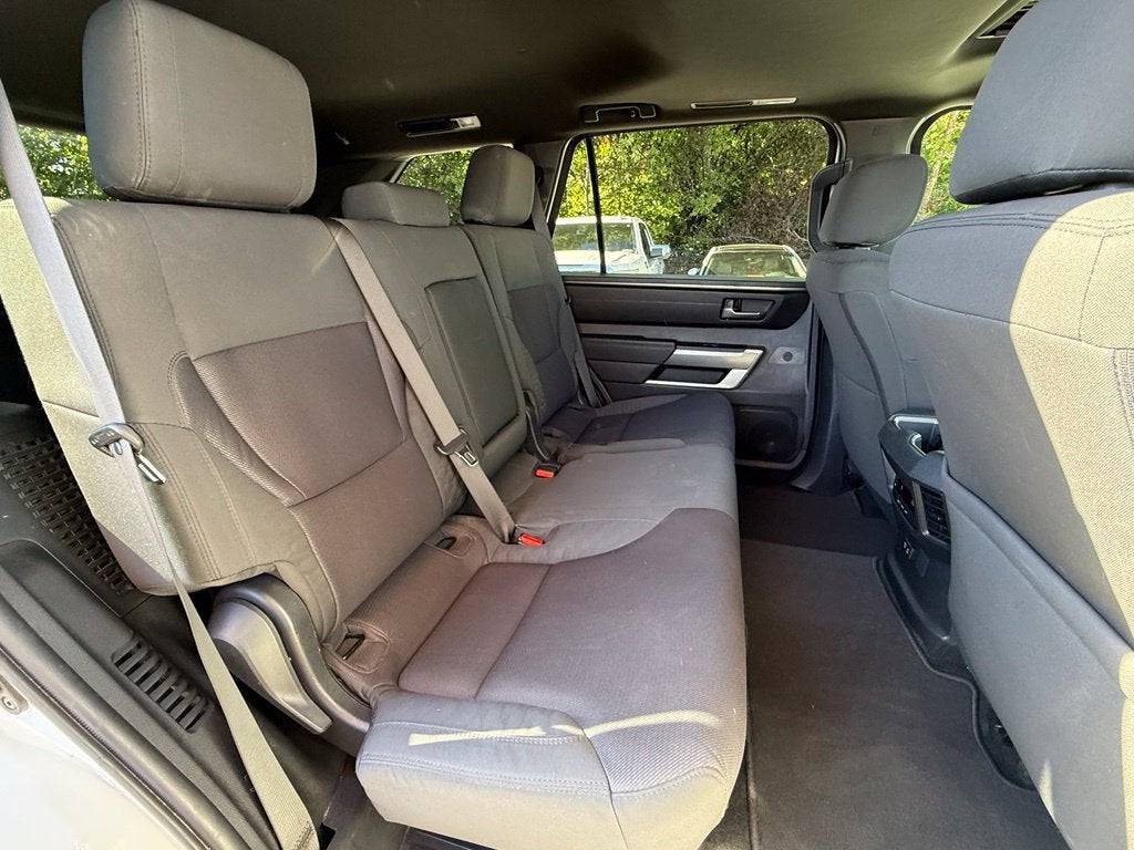 2025 Toyota Sequoia SR5 - 4WD / SUNROOF / CLEAN CARFAX