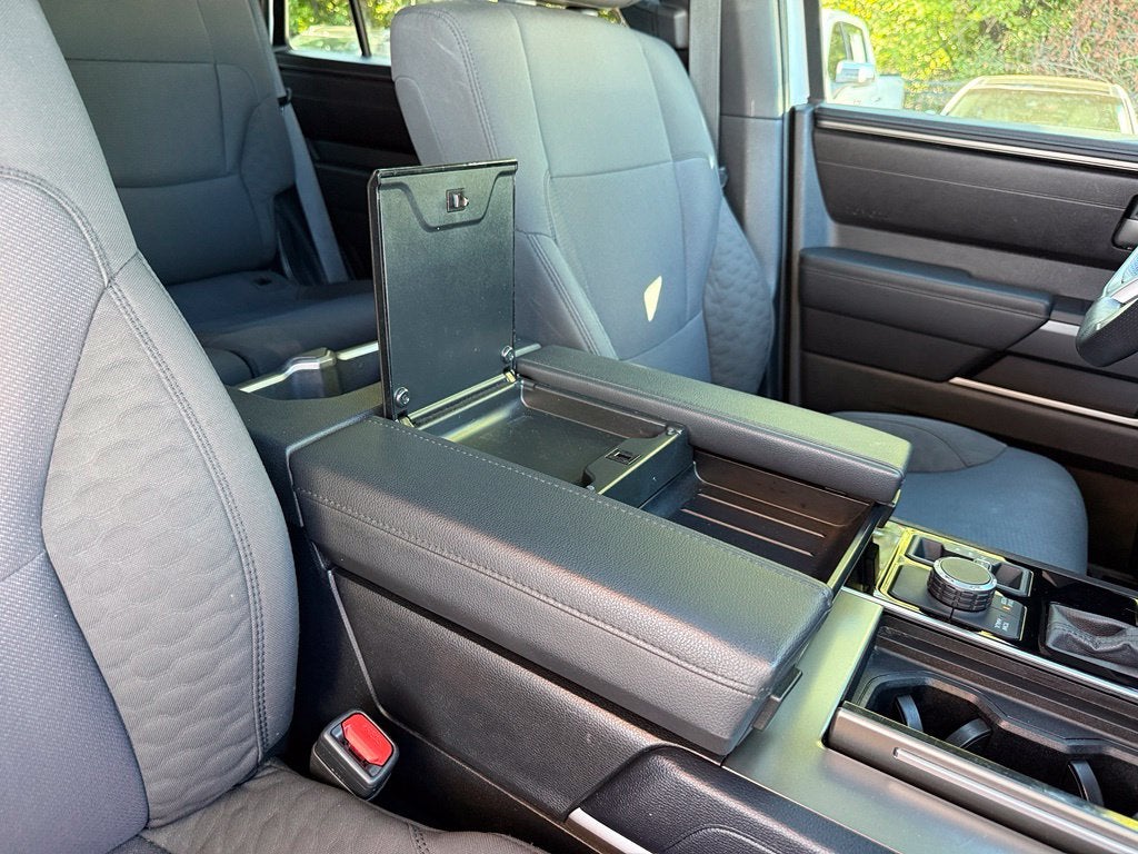 2025 Toyota Sequoia SR5 - 4WD / SUNROOF / CLEAN CARFAX