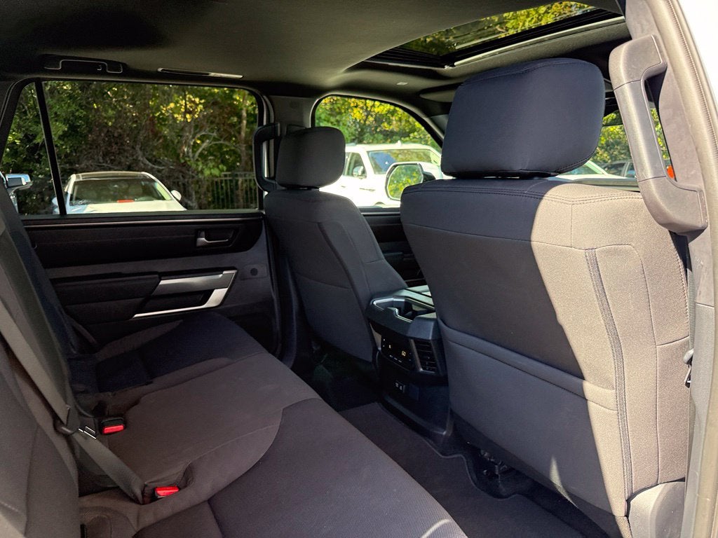 2025 Toyota Sequoia SR5 - 4WD / SUNROOF / CLEAN CARFAX