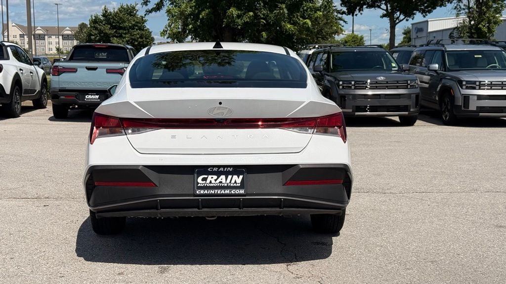 2025 Hyundai Elantra SE