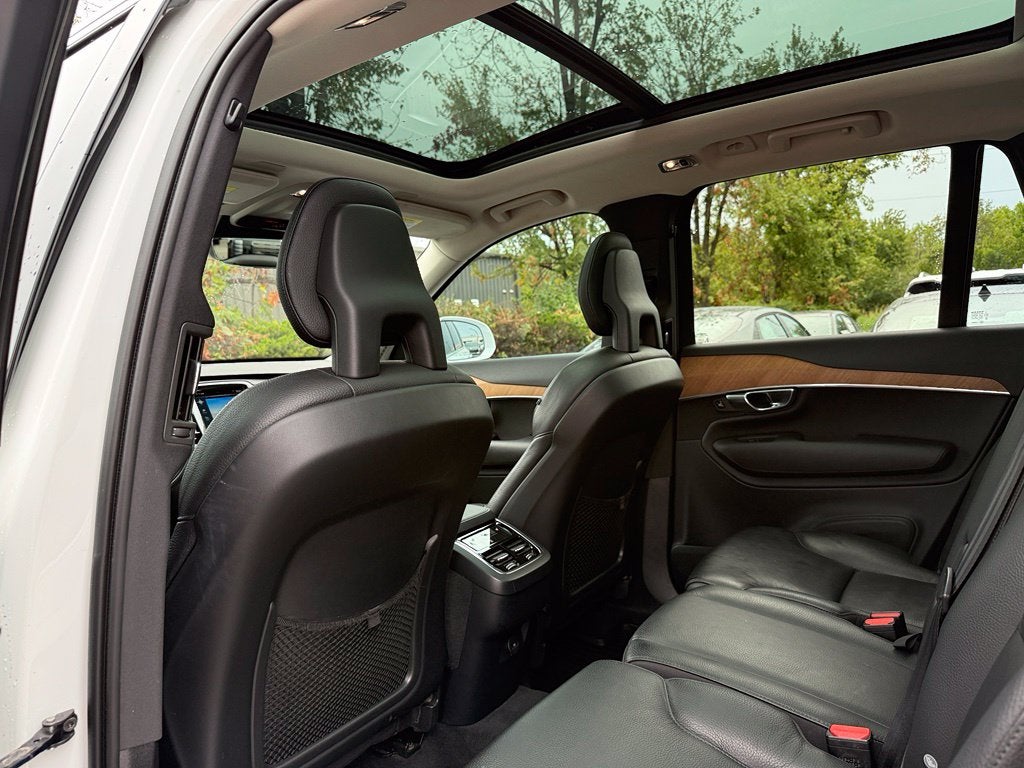 2022 Volvo XC90 T6 Momentum - AWD / PANORAMIC SUNROOF / ONE OWNER