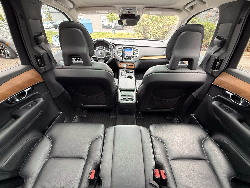 2022 Volvo XC90 T6 Momentum - AWD / PANORAMIC SUNROOF / ONE OWNER