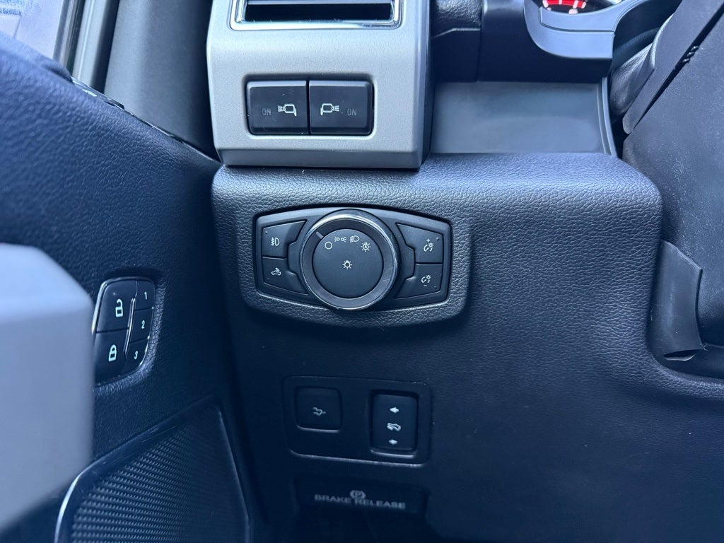 2018 Ford F-350SD Lariat Hard loaded!!