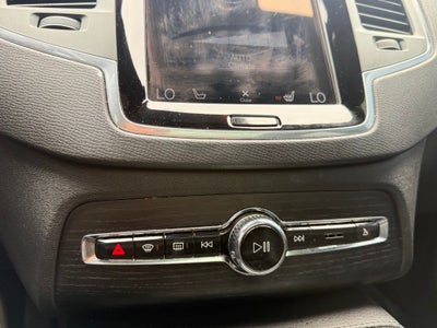 2020 Volvo XC90 T6 Momentum