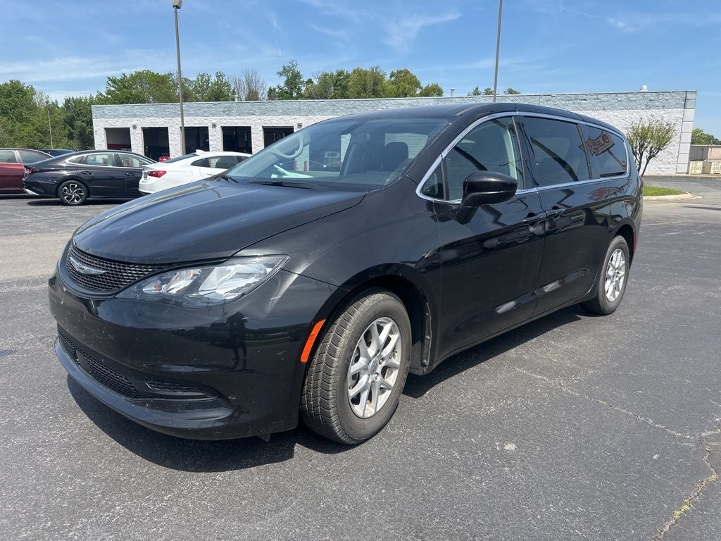 2022 Chrysler Voyager LX 1-Owner / Power Liftgate / Apple CarPlay/Android A