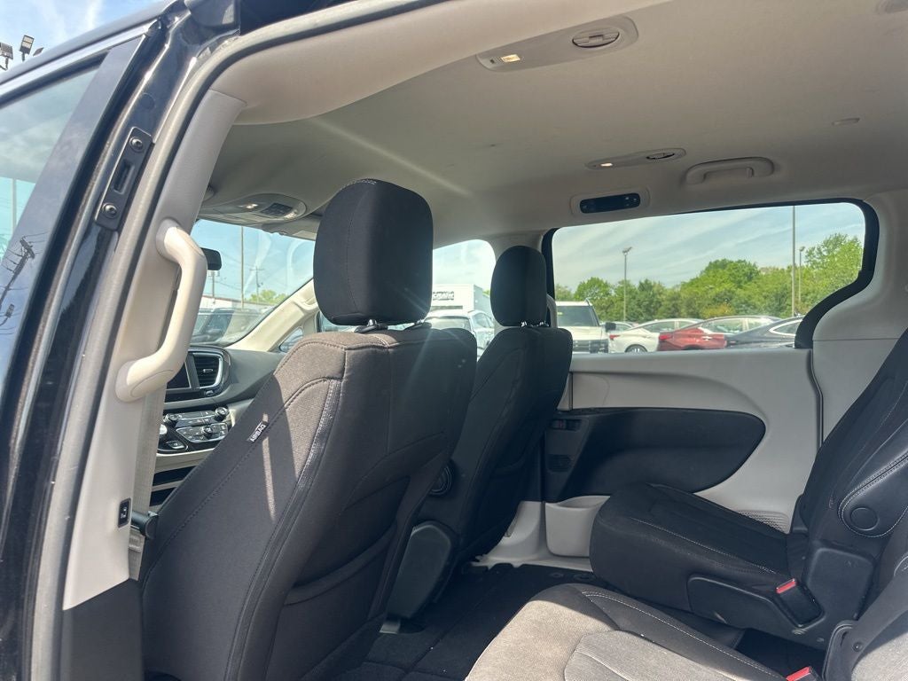 2022 Chrysler Voyager LX 1-Owner / Power Liftgate / Apple CarPlay/Android A