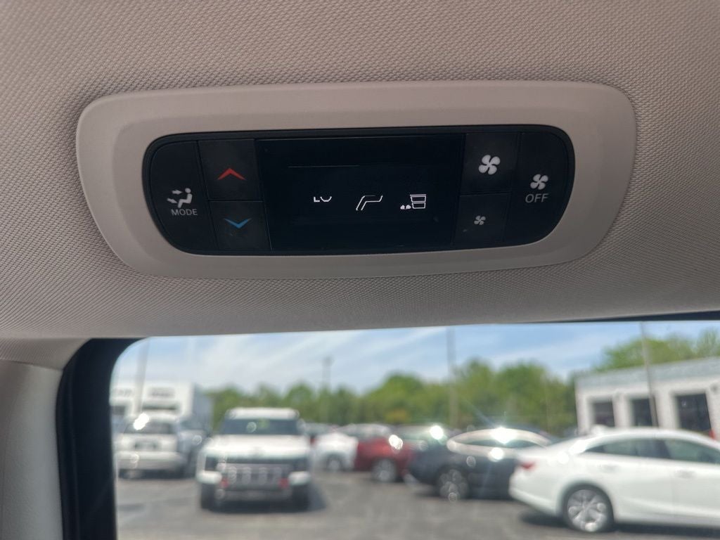 2022 Chrysler Voyager LX 1-Owner / Power Liftgate / Apple CarPlay/Android A