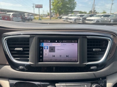 2022 Chrysler Voyager LX 1-Owner / Power Liftgate / Apple CarPlay/Android A