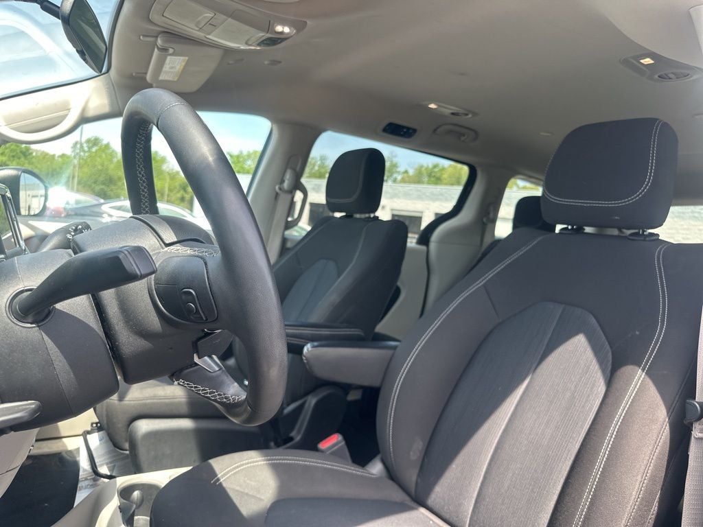 2022 Chrysler Voyager LX 1-Owner / Power Liftgate / Apple CarPlay/Android A
