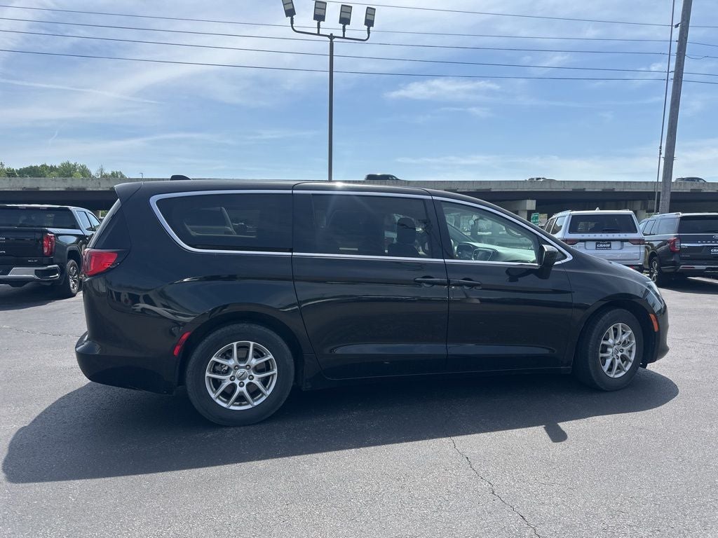 2022 Chrysler Voyager LX 1-Owner / Power Liftgate / Apple CarPlay/Android A