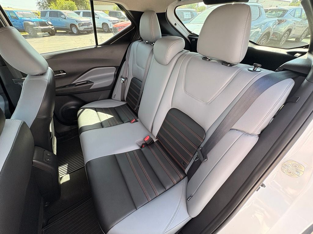 2021 Nissan Kicks SR