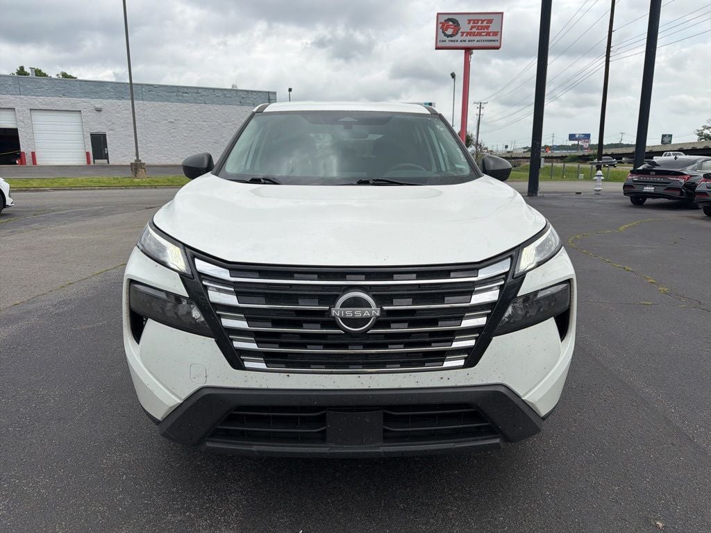 2024 Nissan Rogue S 1-Owner / Blind Spot / Rear Parking Sensors