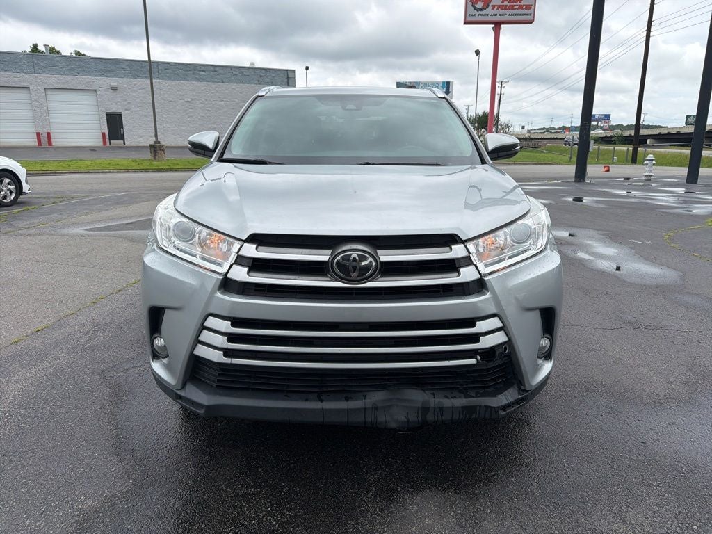 2017 Toyota Highlander XLE Navigation / Clean Carfax / Power Moonroof / 3rd R