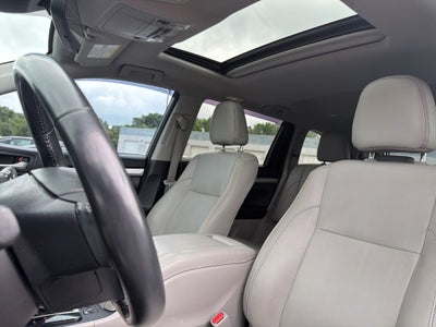 2017 Toyota Highlander XLE Navigation / Clean Carfax / Power Moonroof / 3rd R
