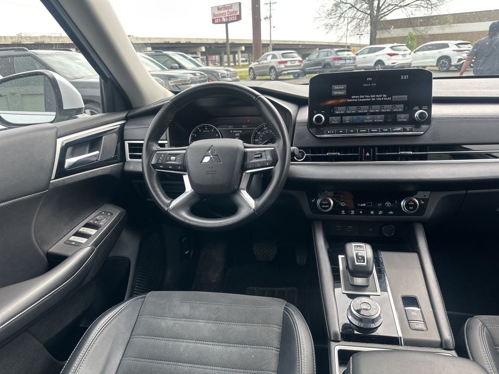 2024 Mitsubishi Outlander SE