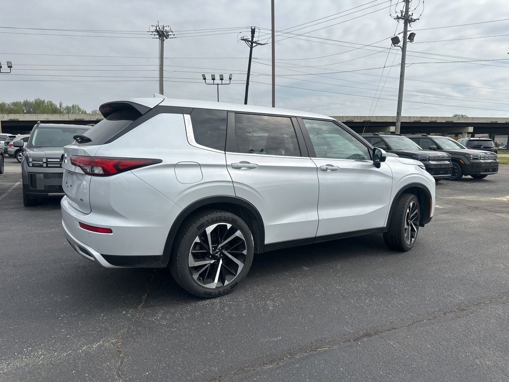2024 Mitsubishi Outlander SE
