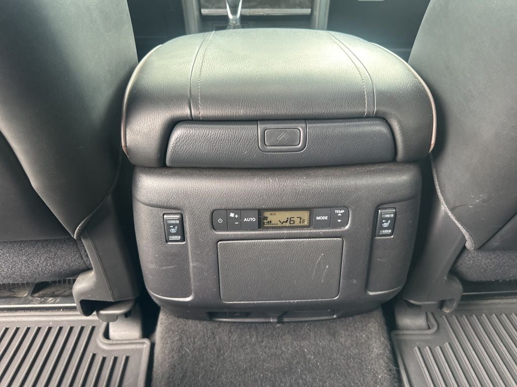 2022 Nissan Armada Platinum Captain's Chairs Package / NissanConnect featuring