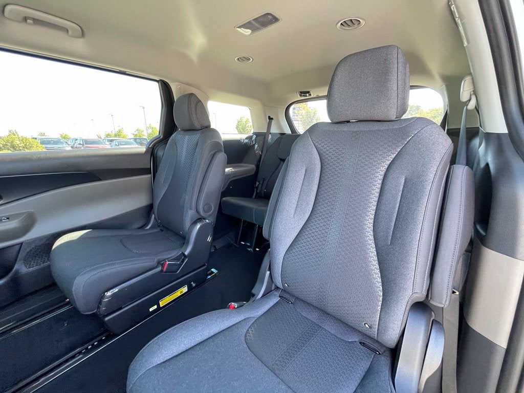 2027 Kia Carnival LX