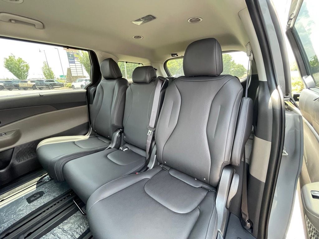 2027 Kia Carnival Hybrid EX