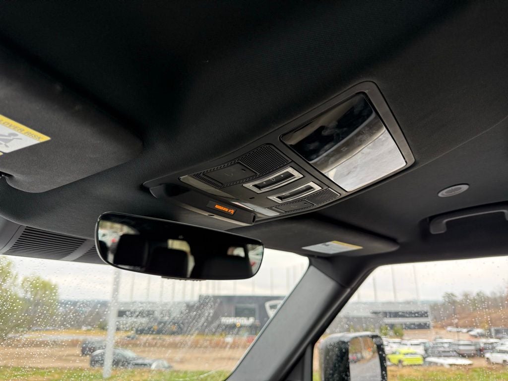 2023 Land Rover Defender 130 X-Dynamic SE