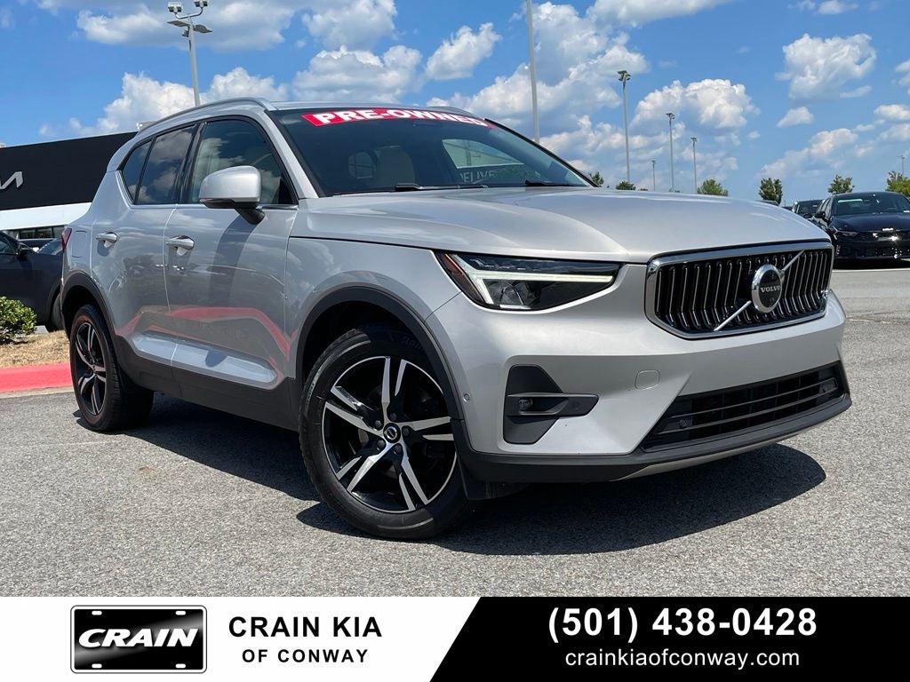 2023 Volvo XC40 B5 Plus Bright Theme