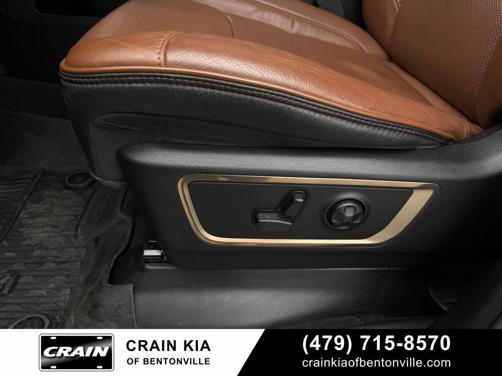 2020 RAM 1500 Laramie Longhorn - 4WD / PANORAMIC SUNROOF / LIFTED!