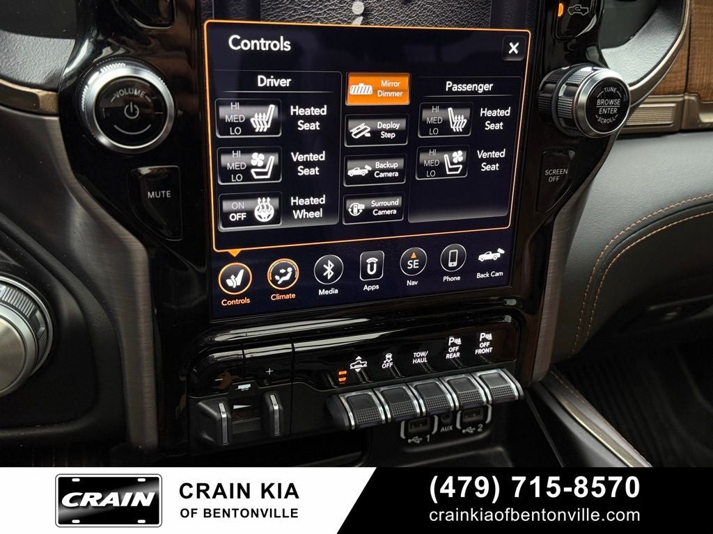 2020 RAM 1500 Laramie Longhorn - 4WD / PANORAMIC SUNROOF / LIFTED!