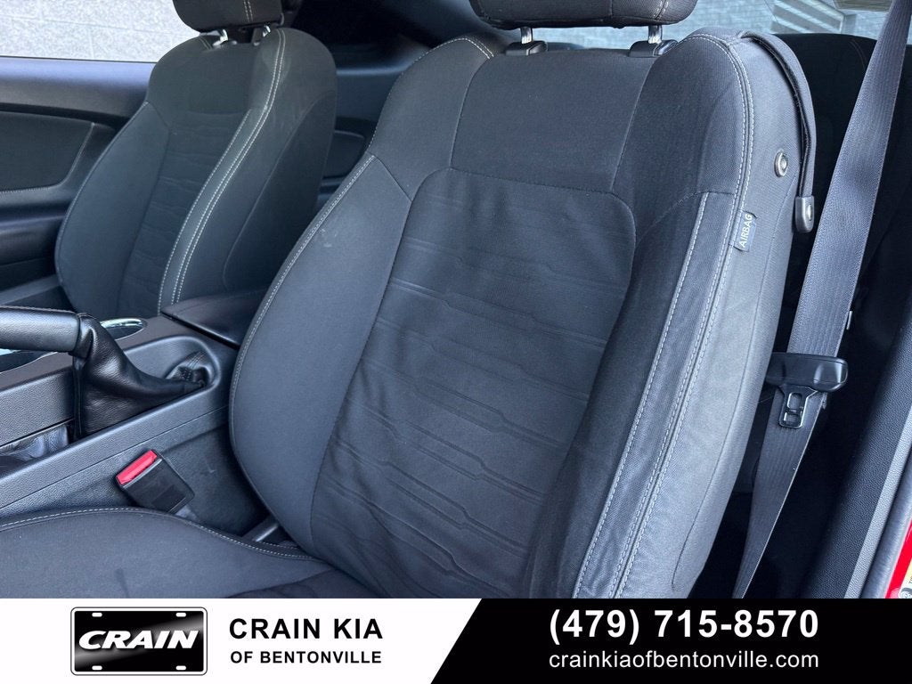 2016 Ford Mustang GT - 5.0 L V8 / CLEAN CARFAX