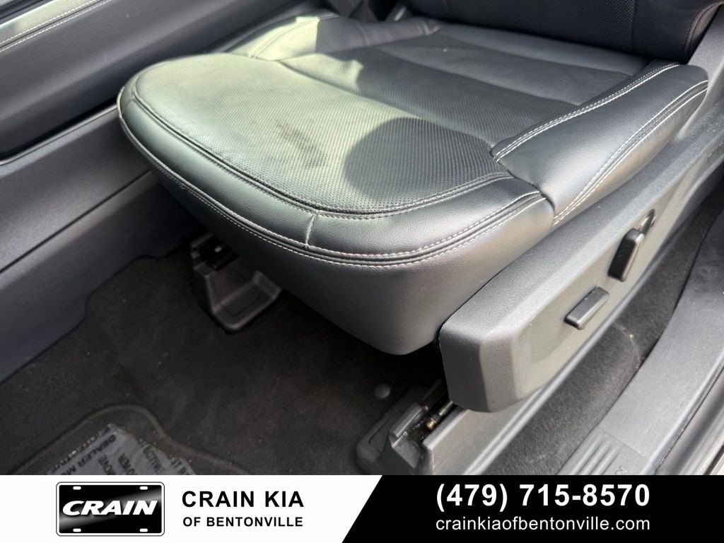 2025 Ford Expedition Platinum - 4WD / PANORAMIC SUNROOF / ONE OWNER