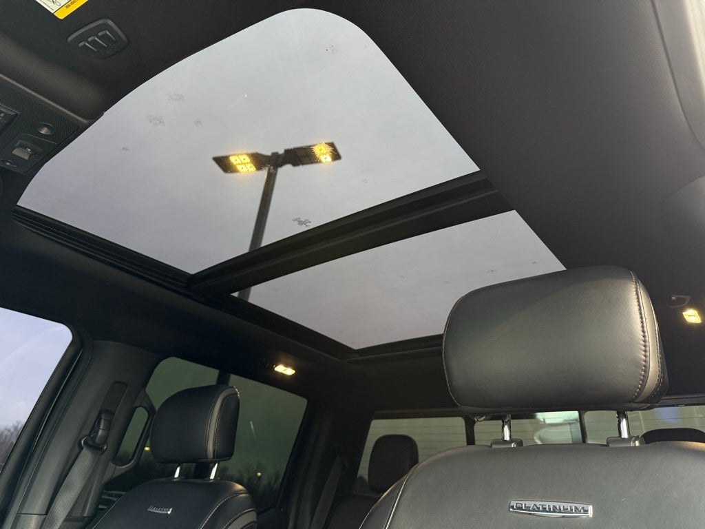 2021 Ford F-450SD Platinum - 4WD / PANORAMIC SUNROOF / $30K LIFT / WHEELS