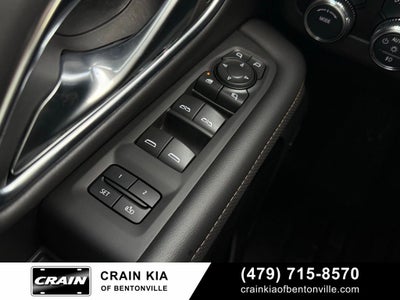 2024 GMC Yukon AT4 - 4WD / PANORAMIC SUNROOF / CLEAN CARFAX