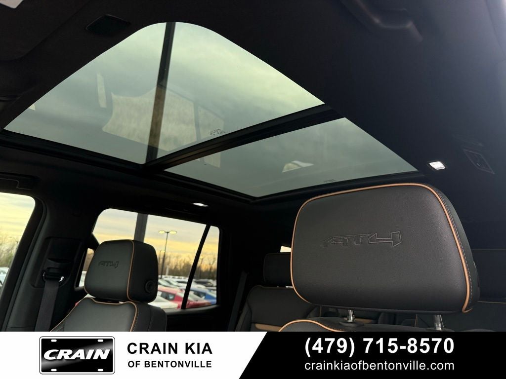 2024 GMC Yukon AT4 - 4WD / PANORAMIC SUNROOF / CLEAN CARFAX