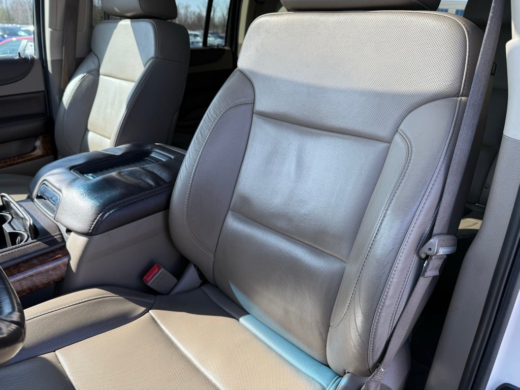 2015 Chevrolet Suburban LTZ - 4WD / SUNROOF / DVD / CLEAN CARFAX