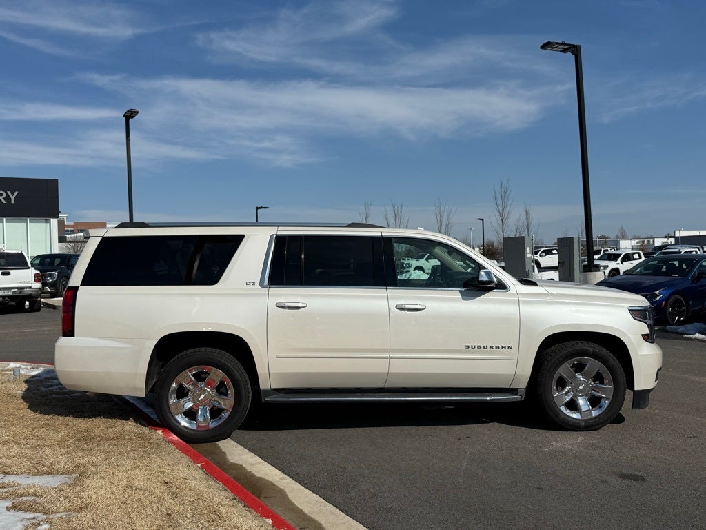 2015 Chevrolet Suburban LTZ - 4WD / SUNROOF / DVD / CLEAN CARFAX