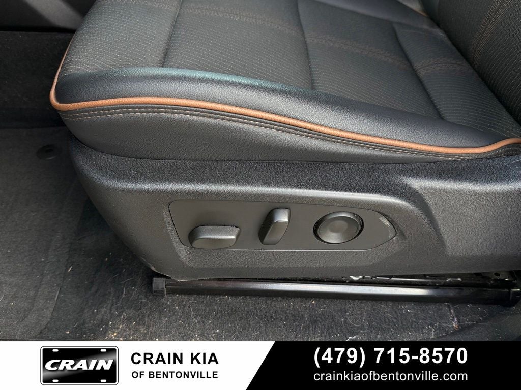 2024 GMC Canyon AT4 - 4WD / CLEAN CARFAX / ONE OWNER