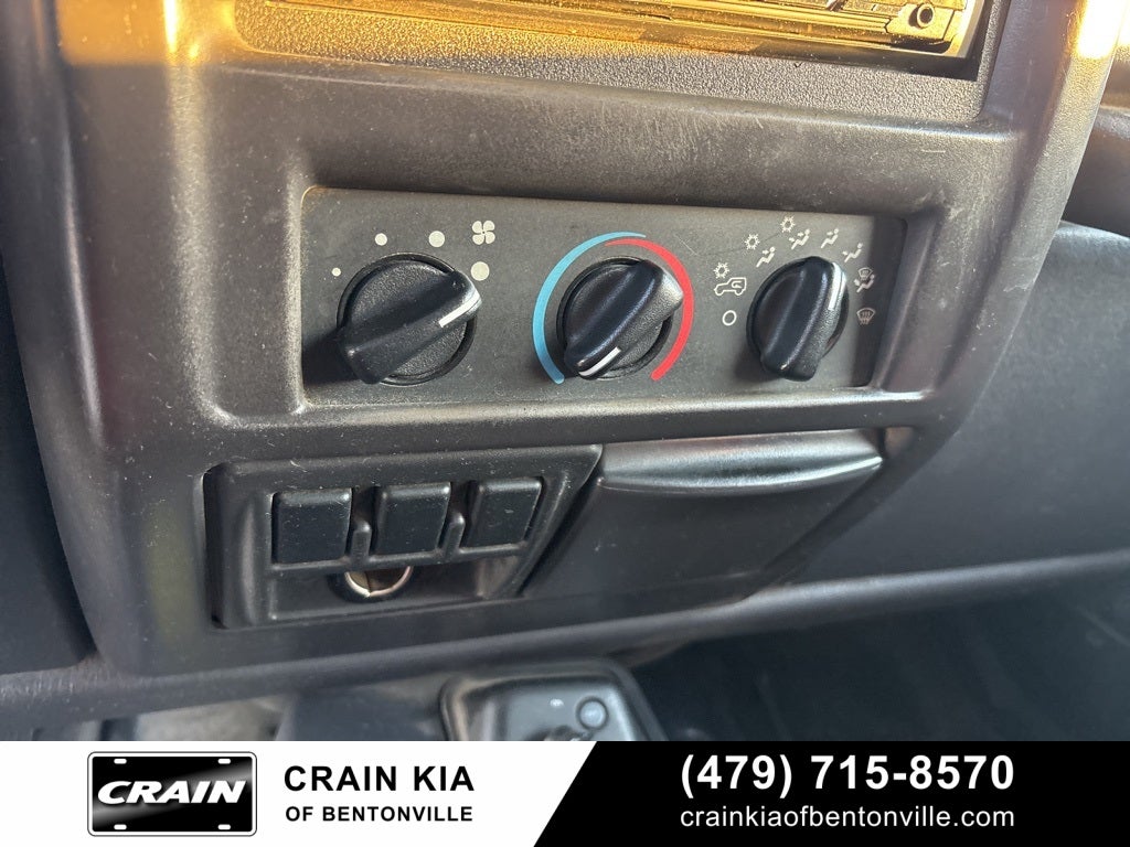 2000 Jeep Wrangler Sport - 4WD / CLEAN CARFAX